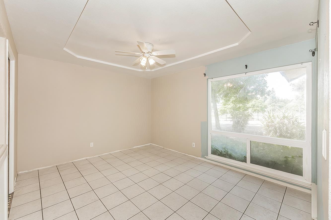 5276 Poinsetta Ave, Clovis, CA 93619