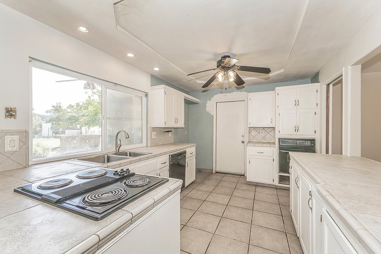 5276 Poinsetta Ave, Clovis, CA 93619