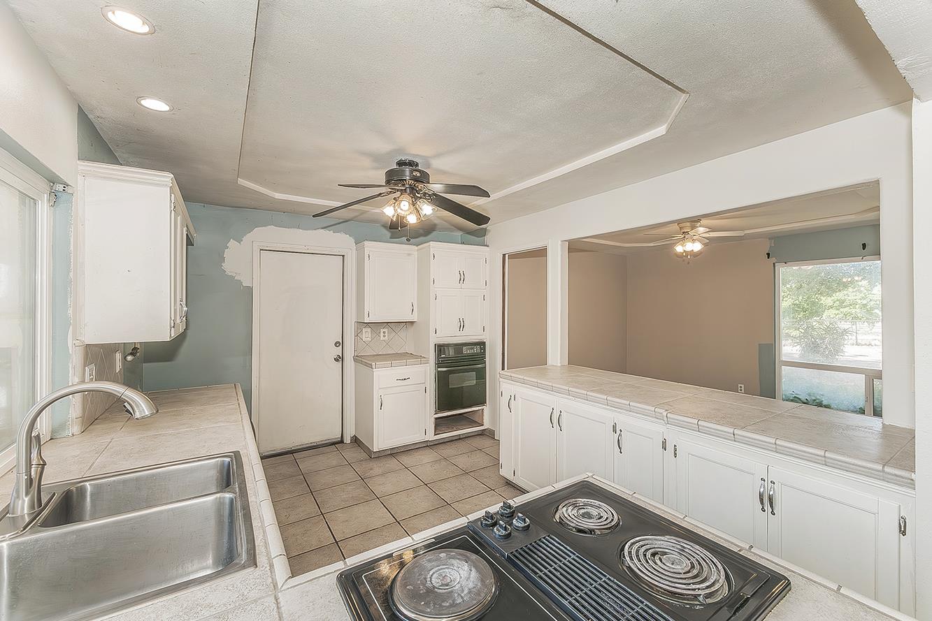 5276 Poinsetta Ave, Clovis, CA 93619