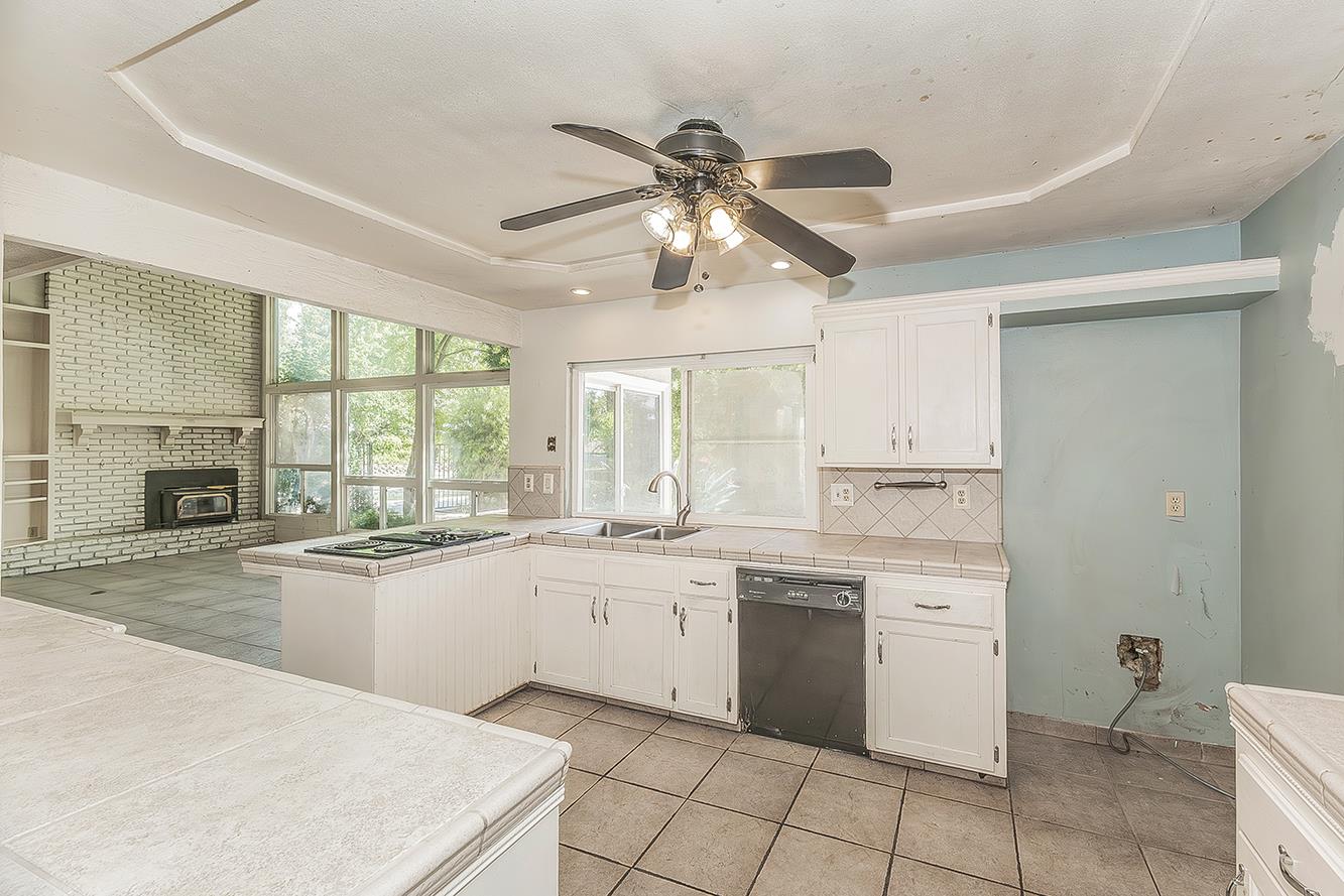 5276 Poinsetta Ave, Clovis, CA 93619