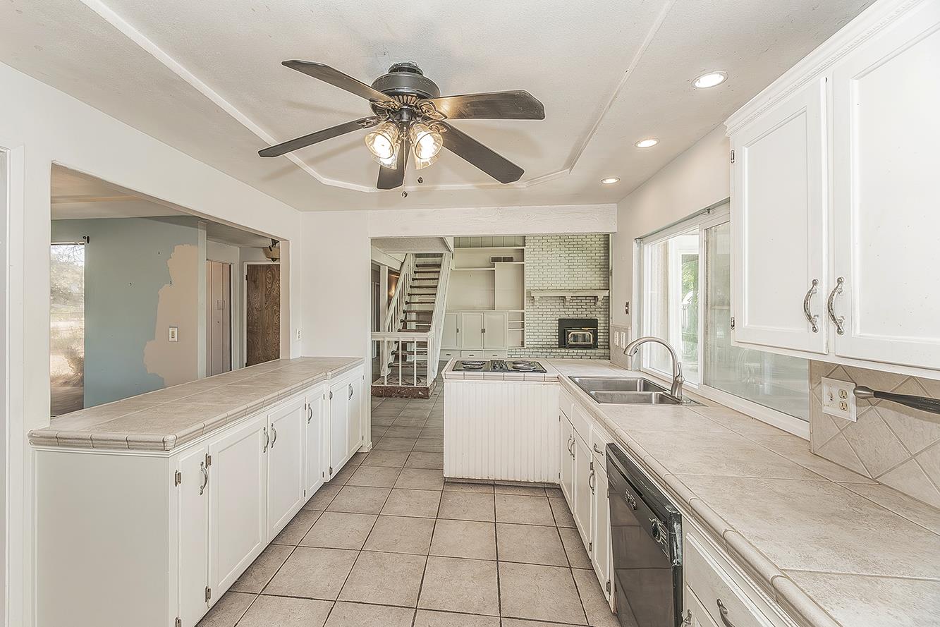 5276 Poinsetta Ave, Clovis, CA 93619