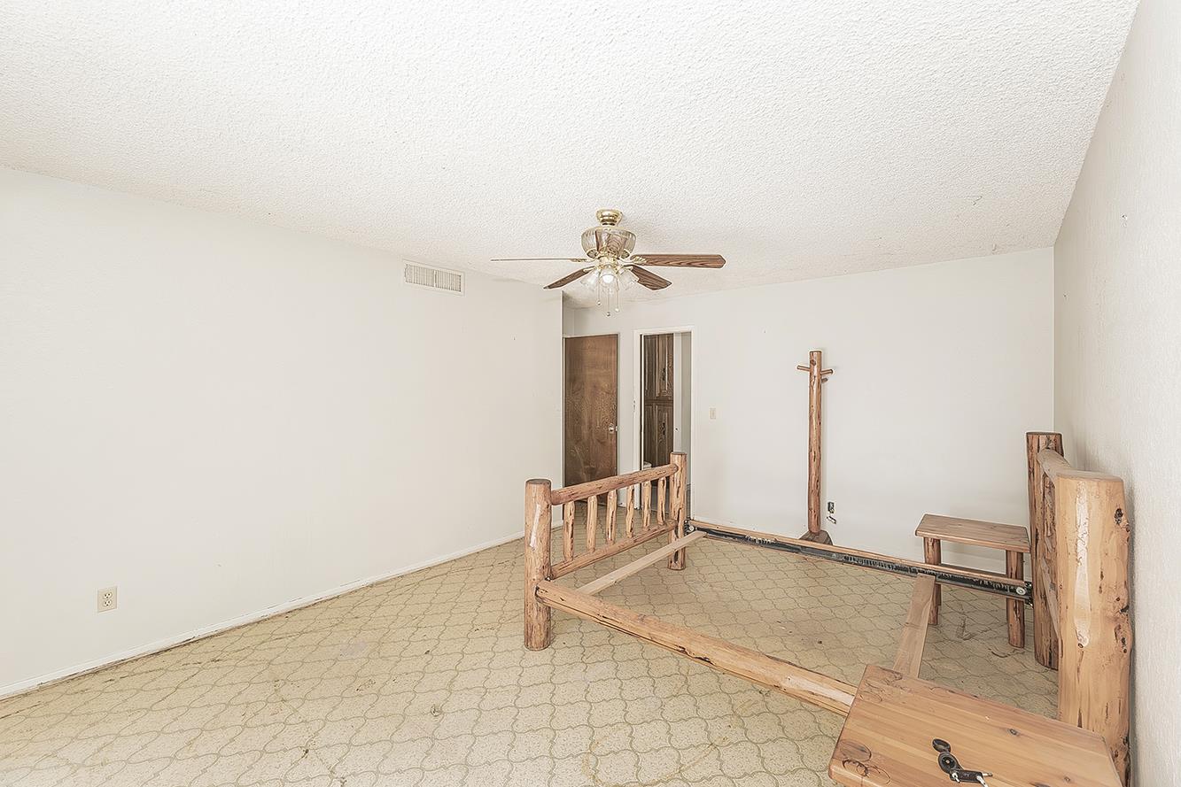 5276 Poinsetta Ave, Clovis, CA 93619