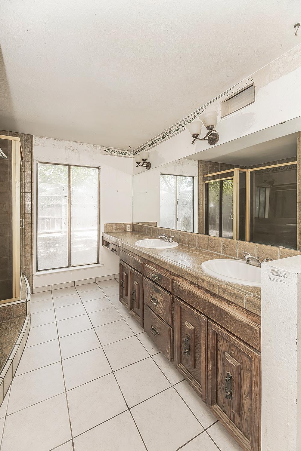 5276 Poinsetta Ave, Clovis, CA 93619