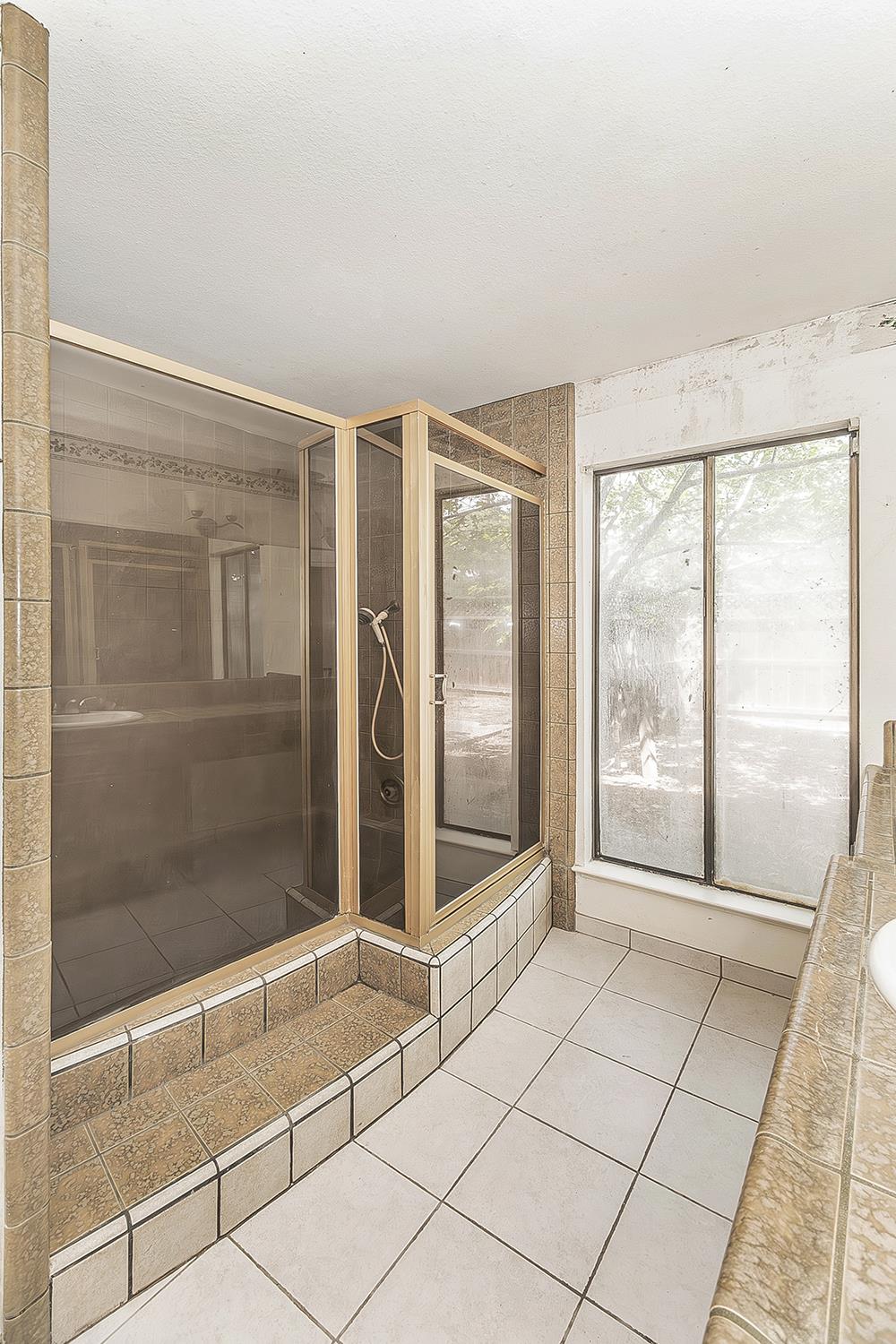 5276 Poinsetta Ave, Clovis, CA 93619