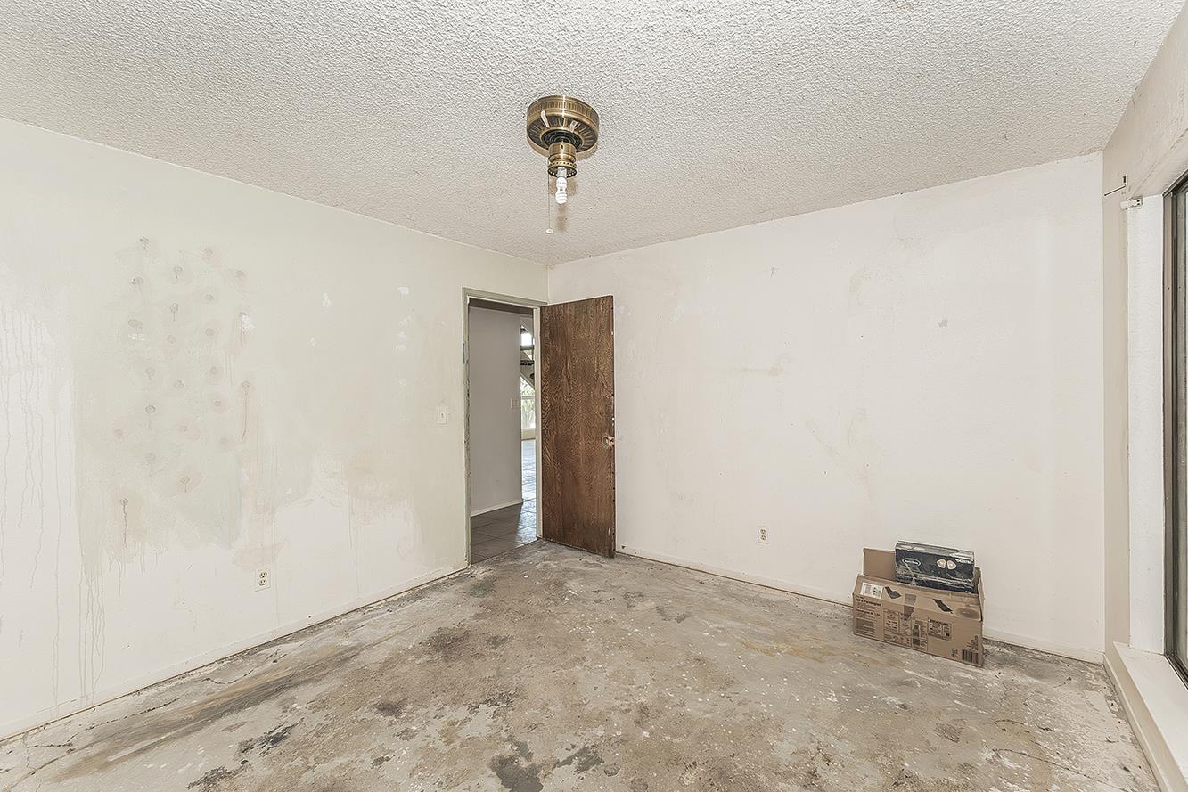 5276 Poinsetta Ave, Clovis, CA 93619