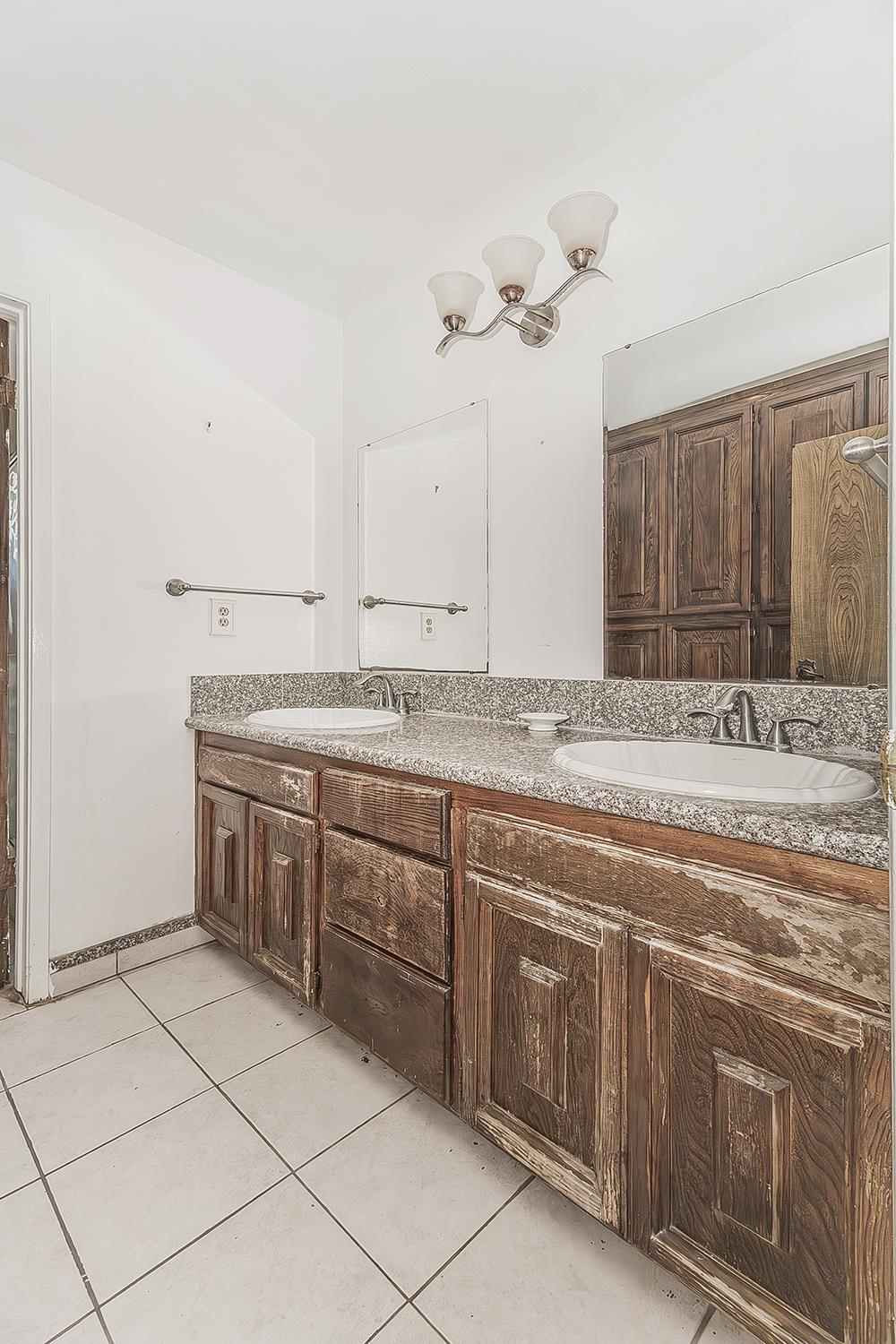 5276 Poinsetta Ave, Clovis, CA 93619