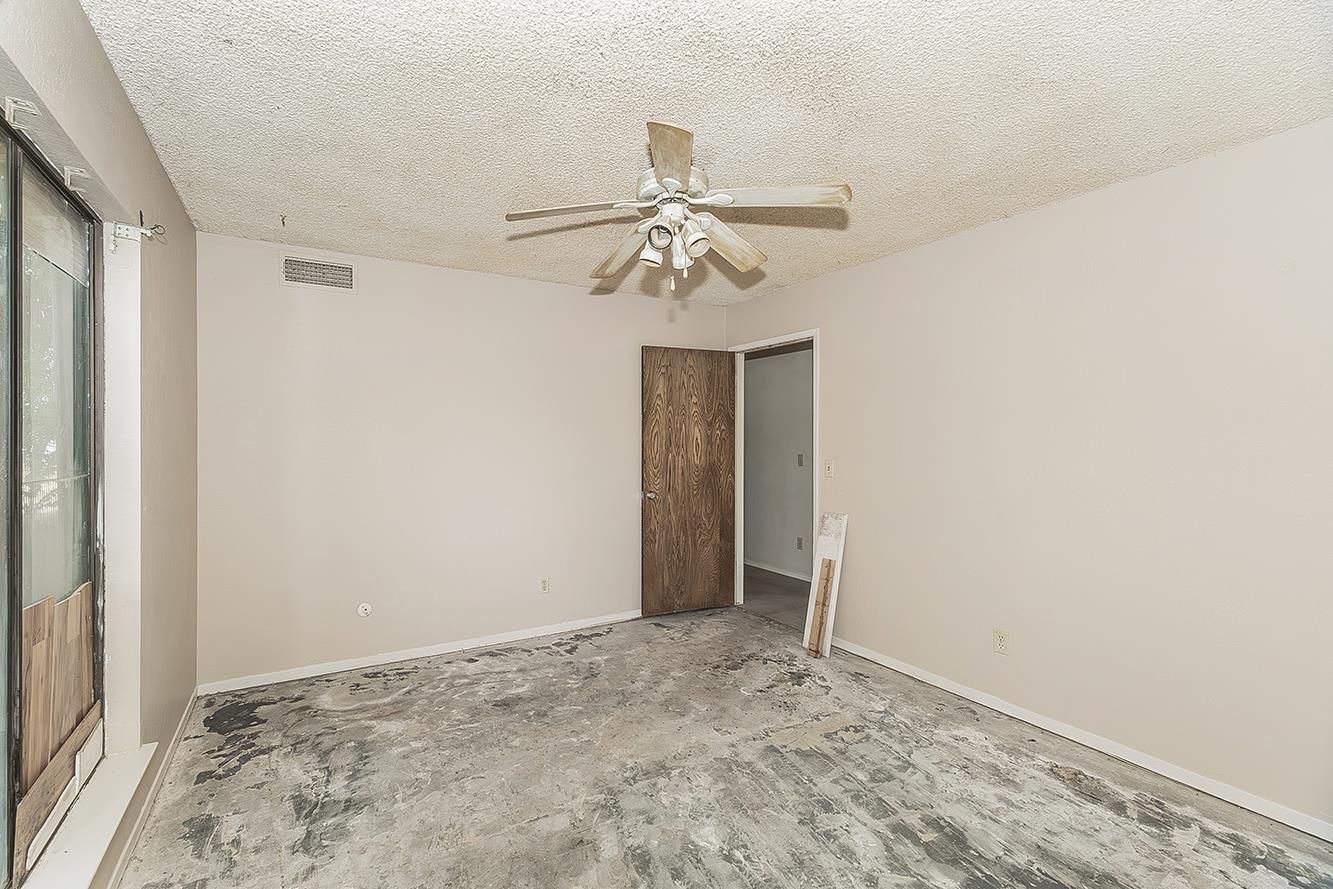 5276 Poinsetta Ave, Clovis, CA 93619