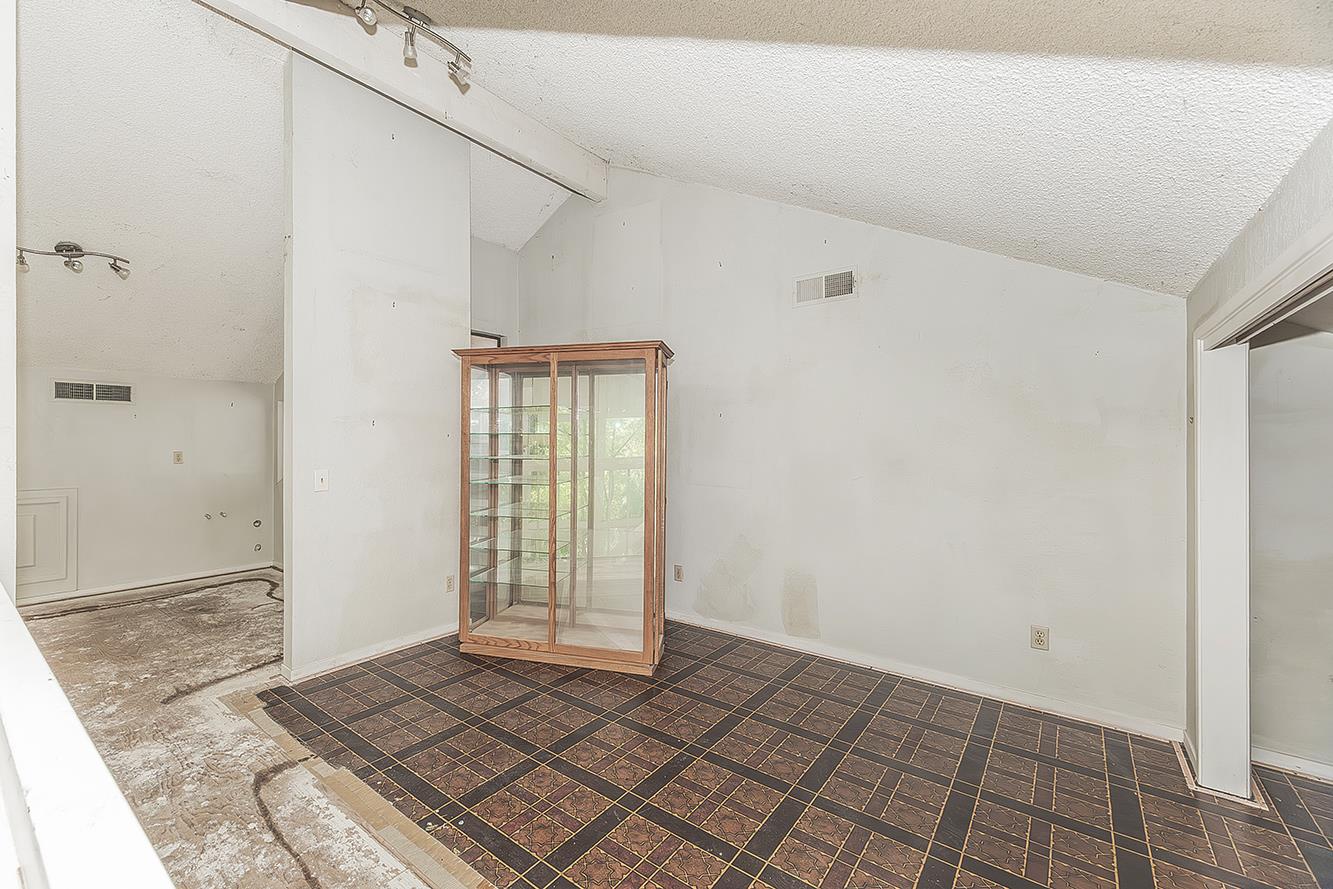 5276 Poinsetta Ave, Clovis, CA 93619