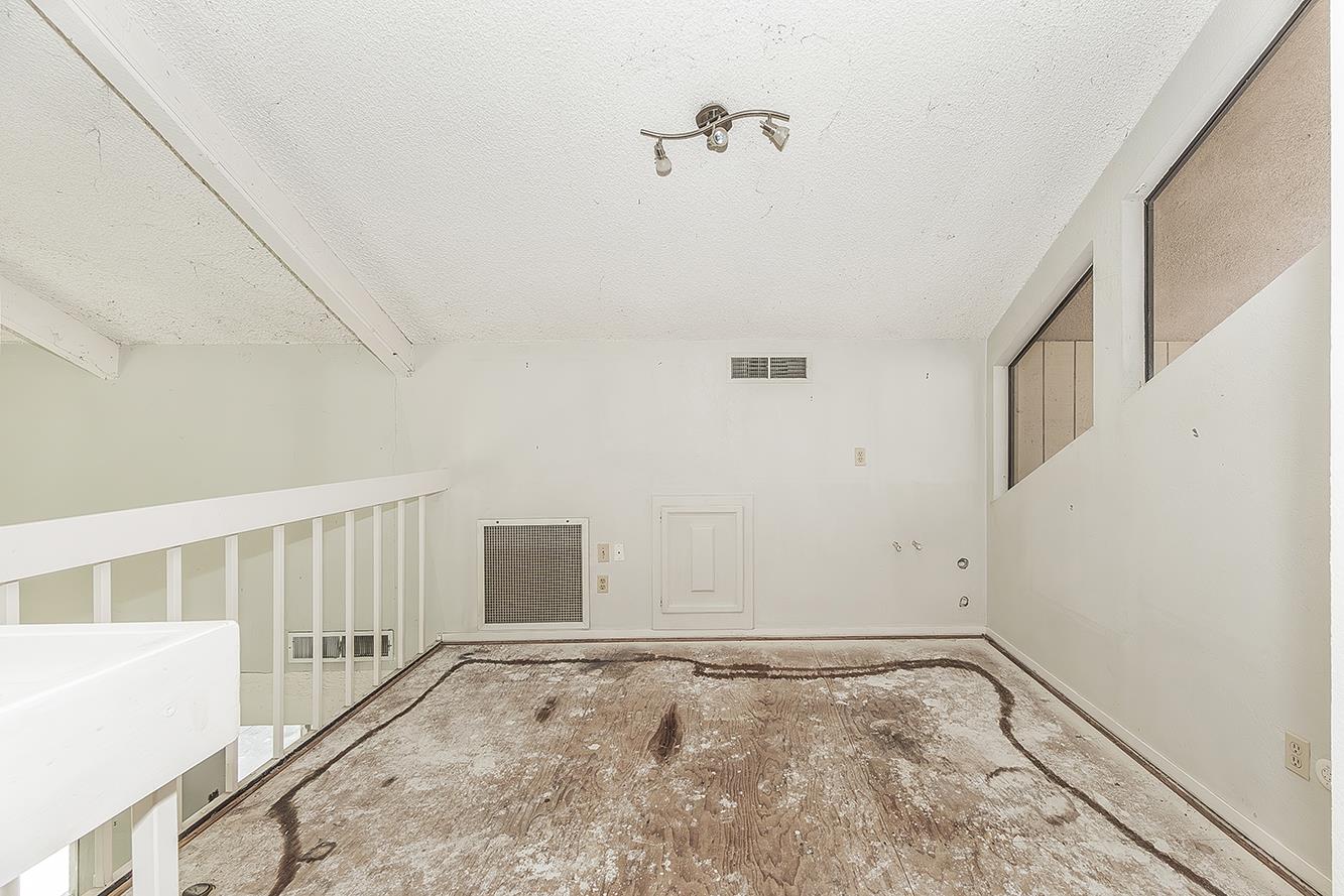 5276 Poinsetta Ave, Clovis, CA 93619