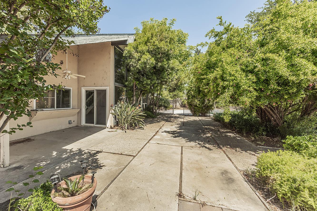 5276 Poinsetta Ave, Clovis, CA 93619