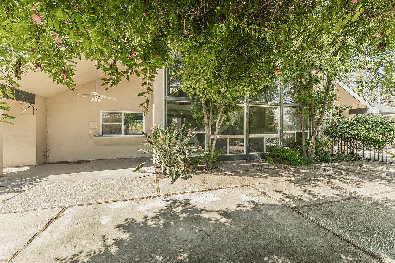 5276 Poinsetta Ave, Clovis, CA 93619