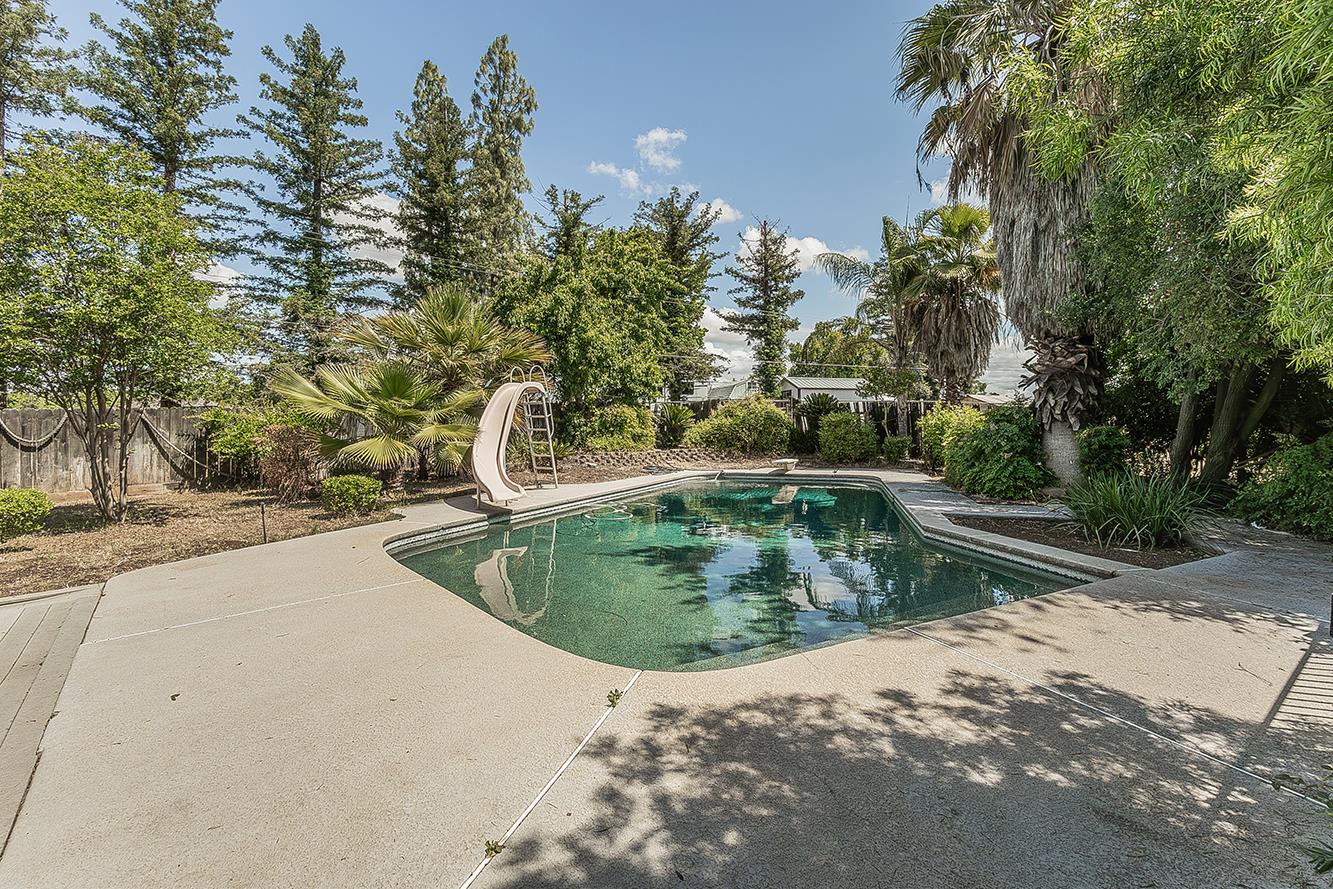 5276 Poinsetta Ave, Clovis, CA 93619