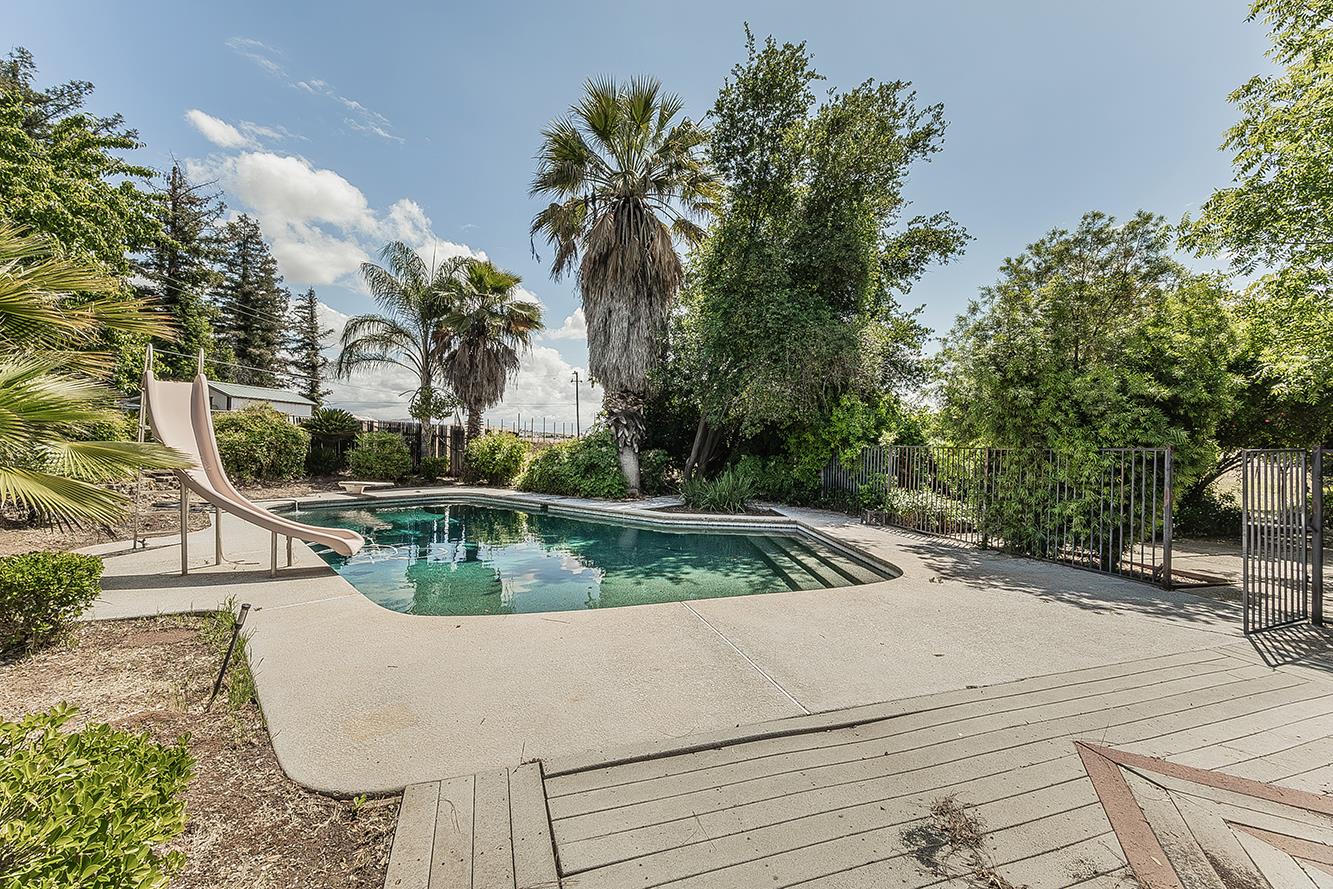 5276 Poinsetta Ave, Clovis, CA 93619