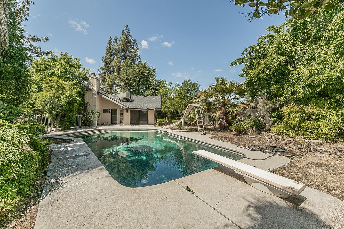 5276 Poinsetta Ave, Clovis, CA 93619