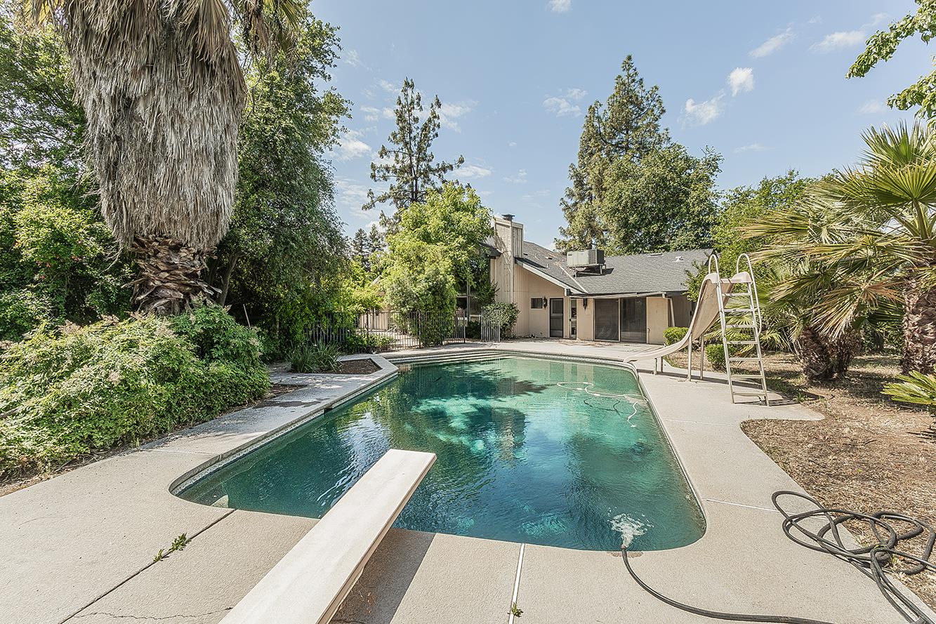 5276 Poinsetta Ave, Clovis, CA 93619