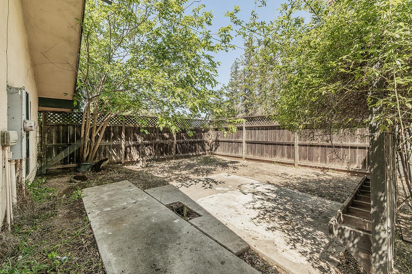 5276 Poinsetta Ave, Clovis, CA 93619