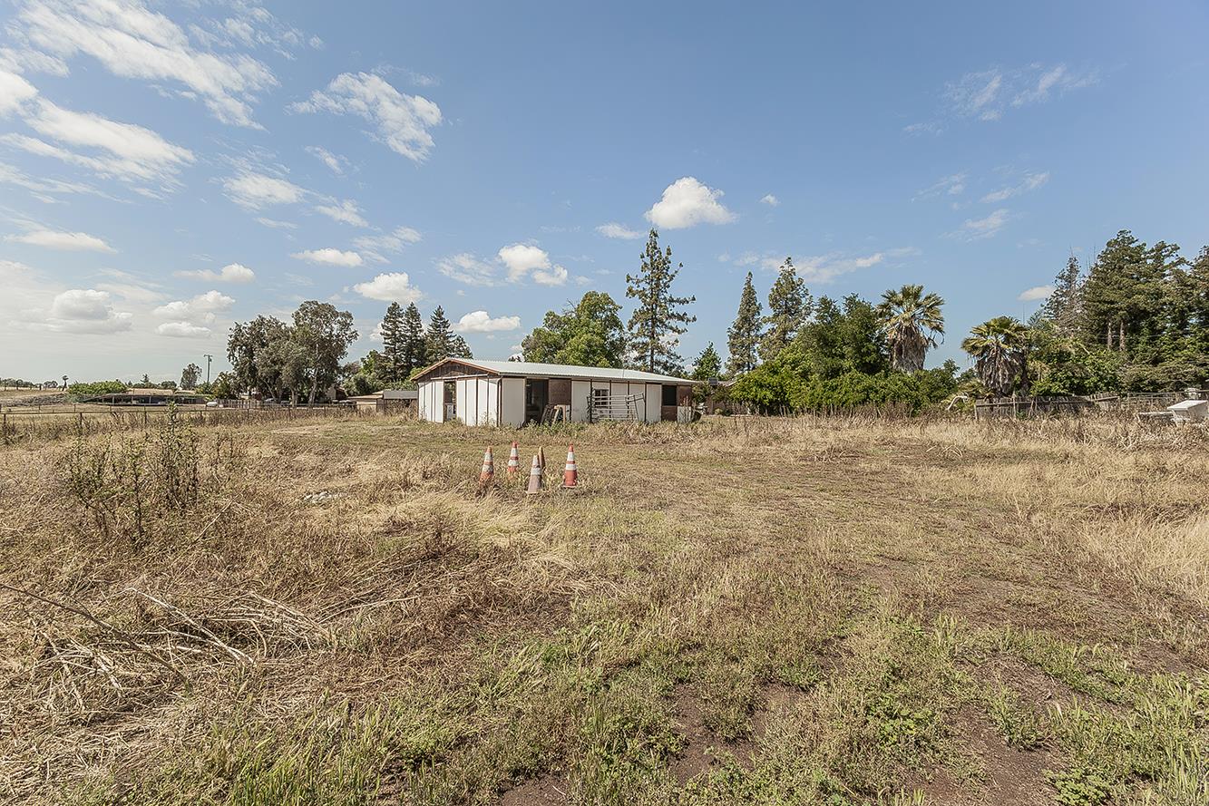 5276 Poinsetta Ave, Clovis, CA 93619