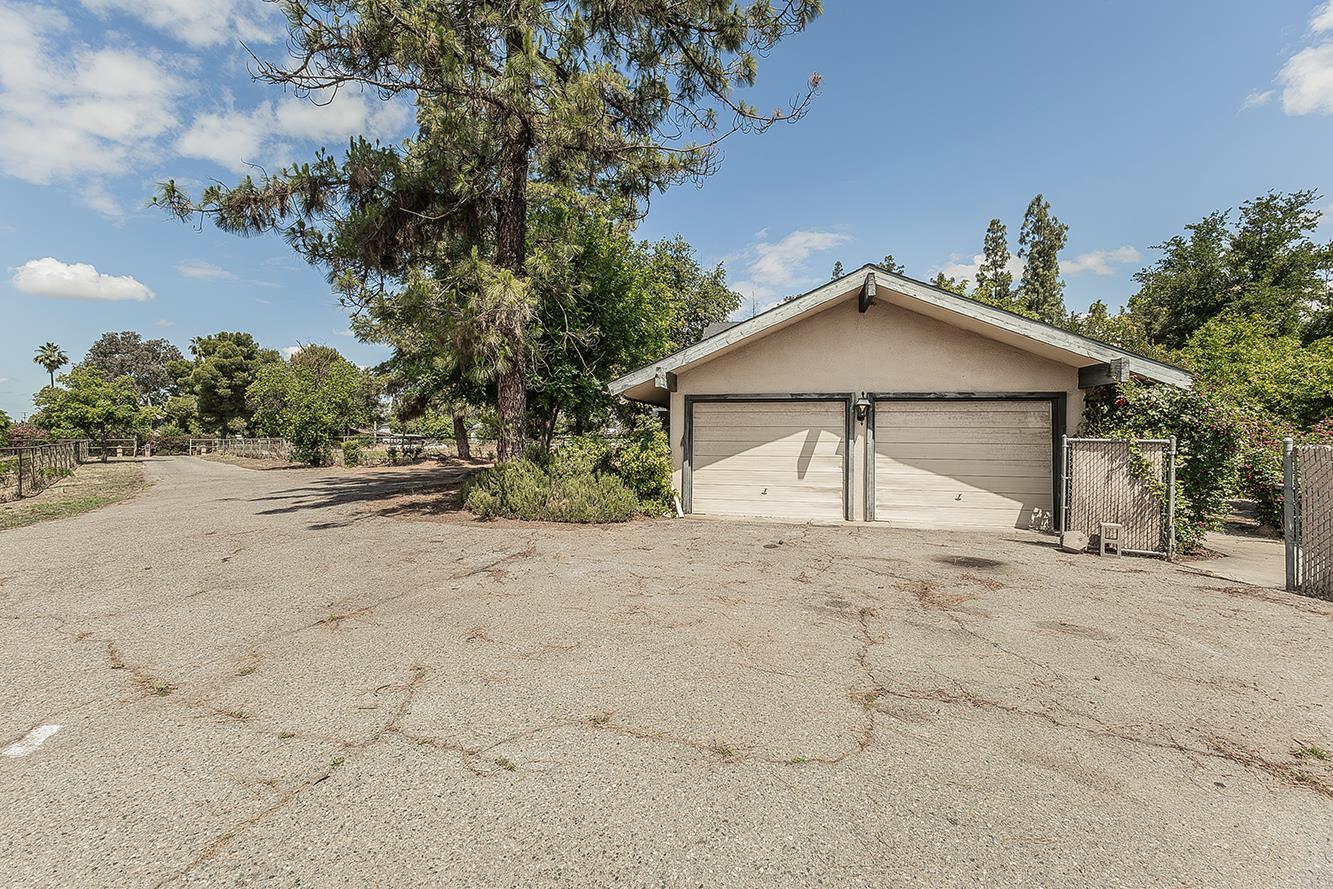 5276 Poinsetta Ave, Clovis, CA 93619