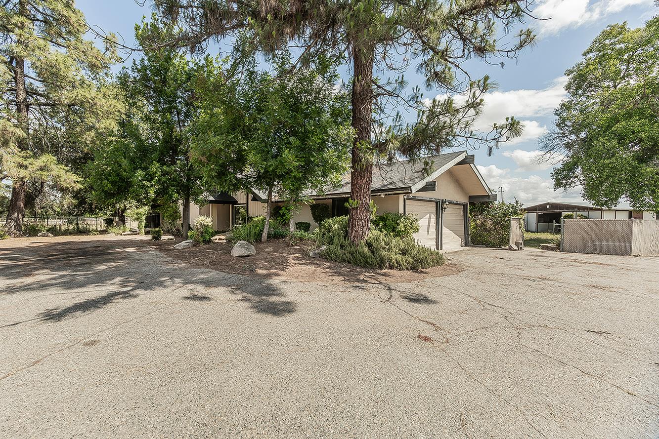 5276 Poinsetta Ave, Clovis, CA 93619