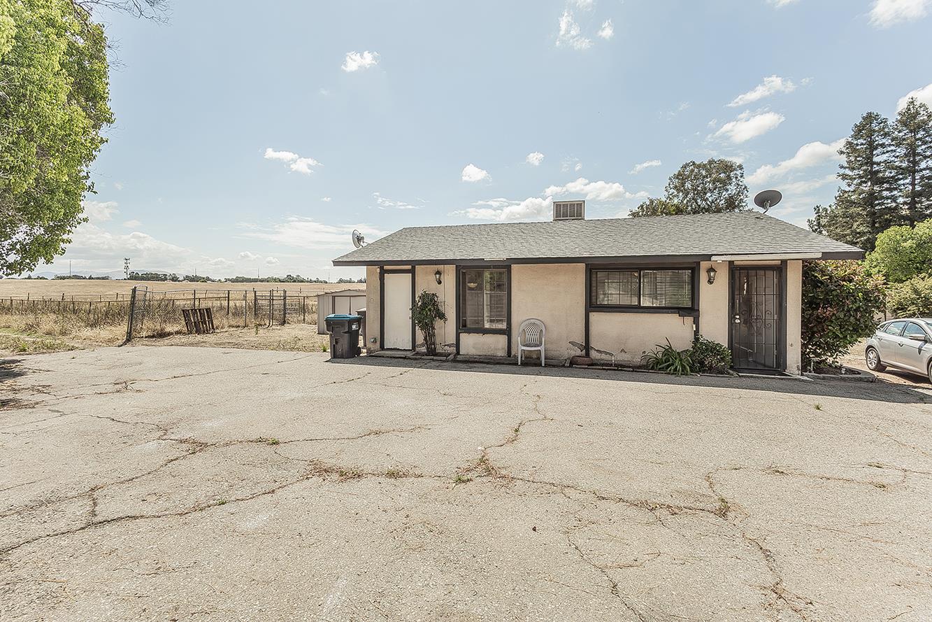 5276 Poinsetta Ave, Clovis, CA 93619