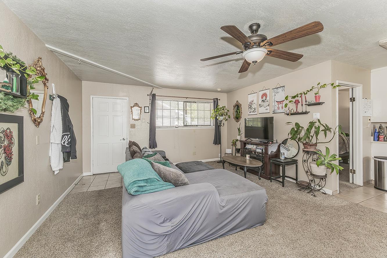 5276 Poinsetta Ave, Clovis, CA 93619