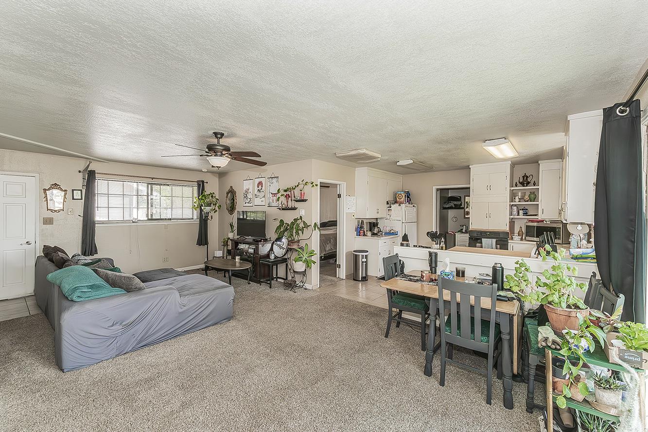 5276 Poinsetta Ave, Clovis, CA 93619