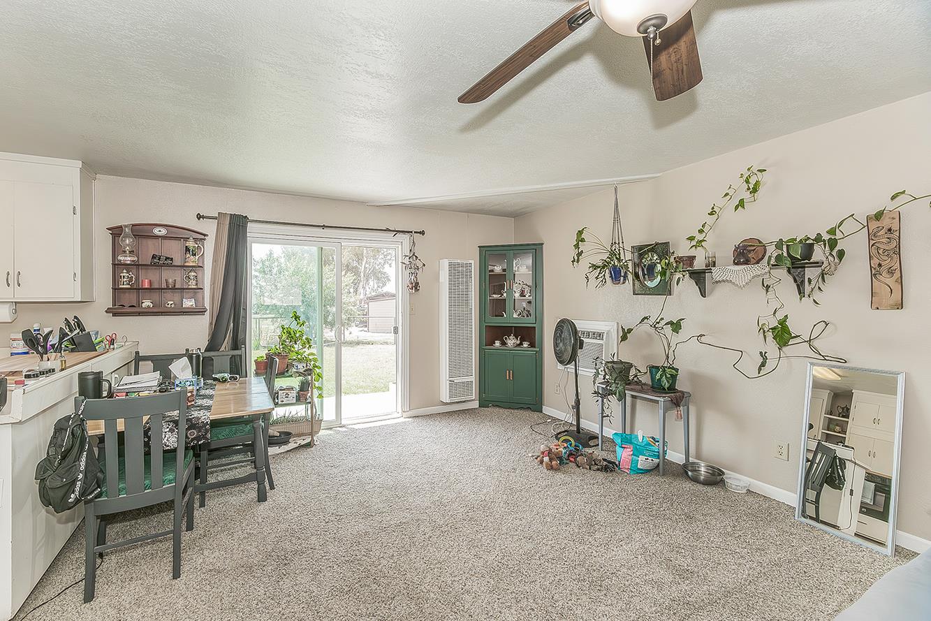 5276 Poinsetta Ave, Clovis, CA 93619