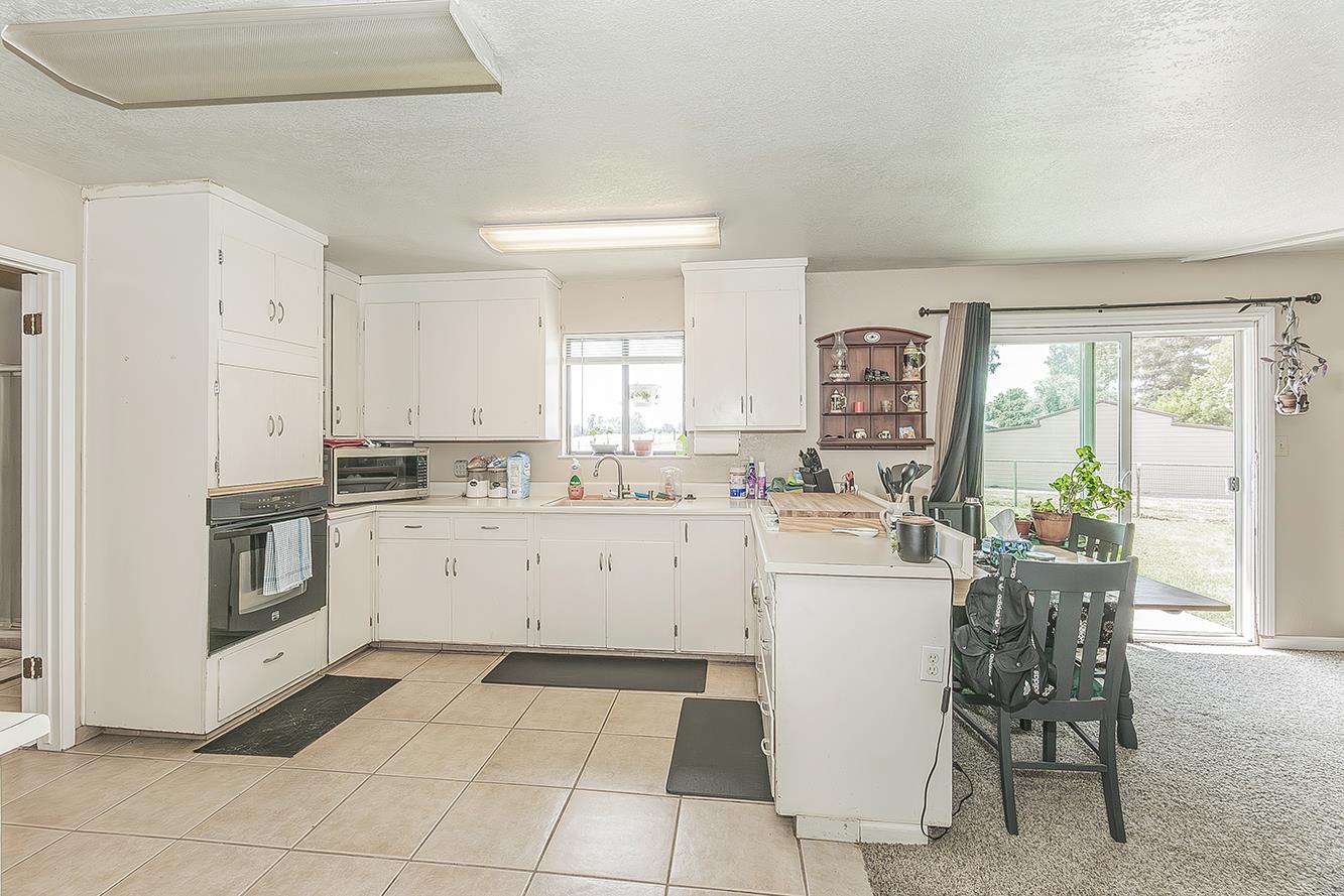 5276 Poinsetta Ave, Clovis, CA 93619