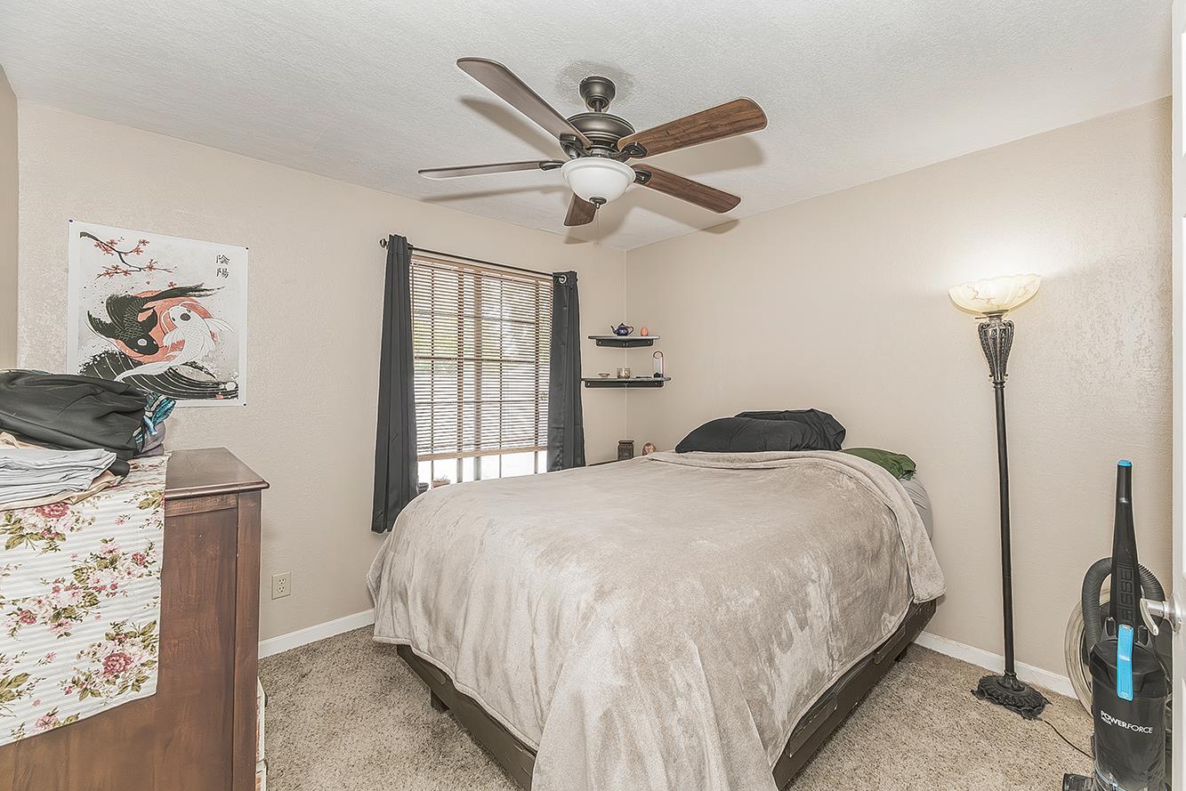 5276 Poinsetta Ave, Clovis, CA 93619