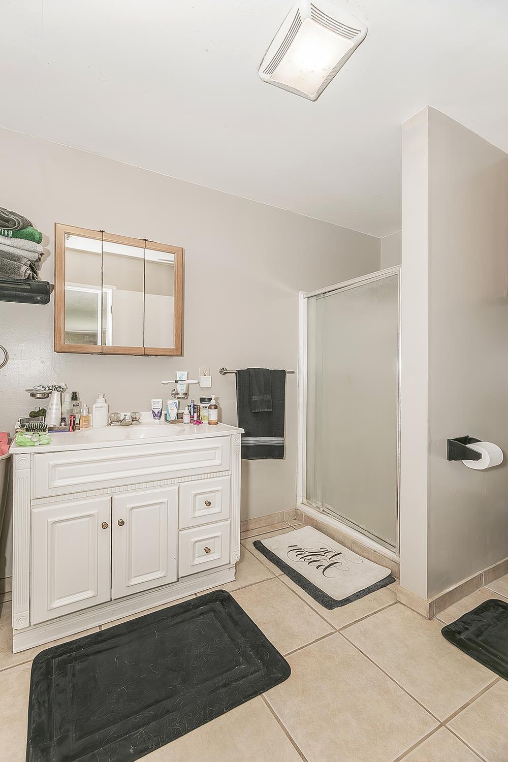 5276 Poinsetta Ave, Clovis, CA 93619