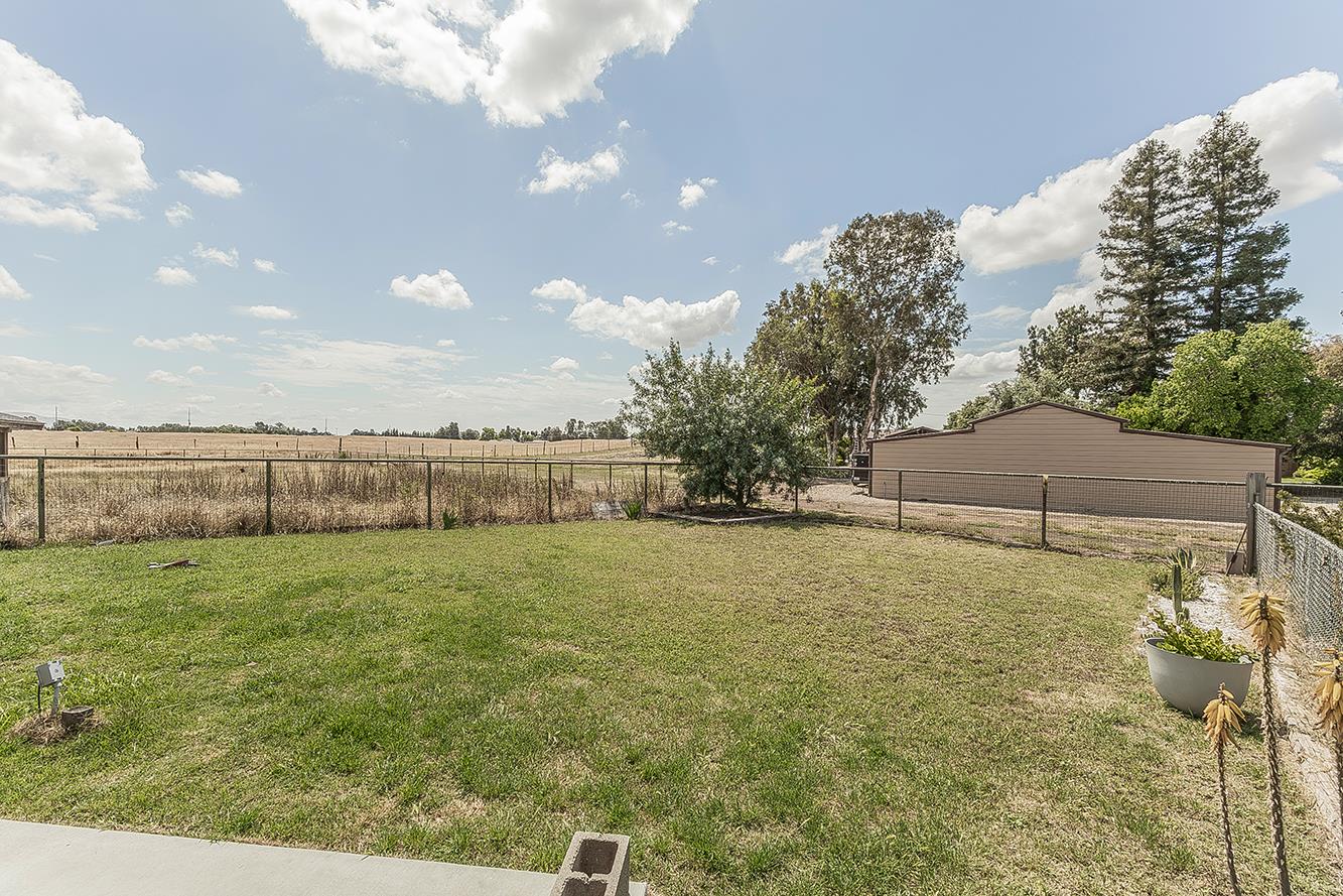 5276 Poinsetta Ave, Clovis, CA 93619