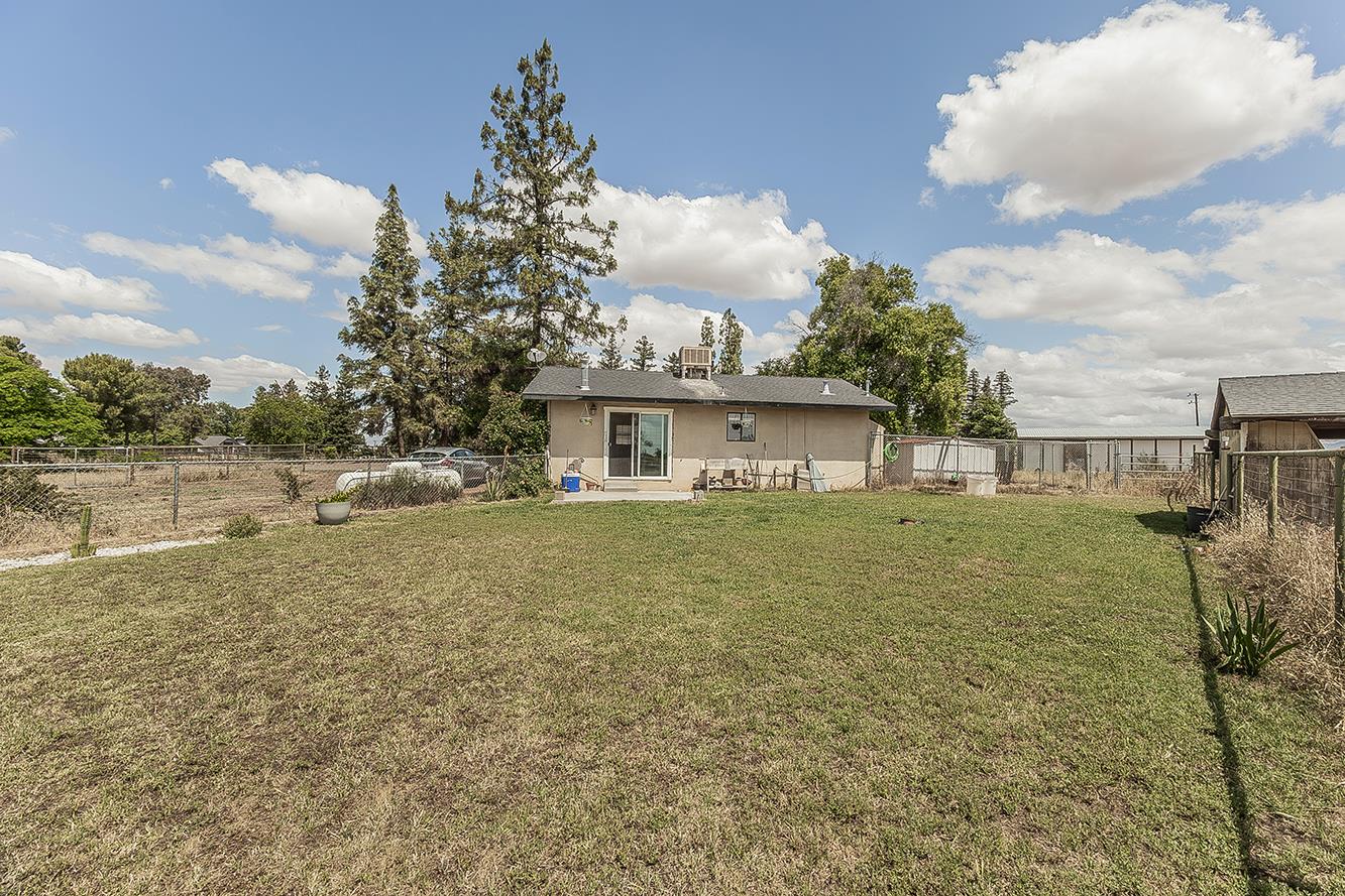 5276 Poinsetta Ave, Clovis, CA 93619