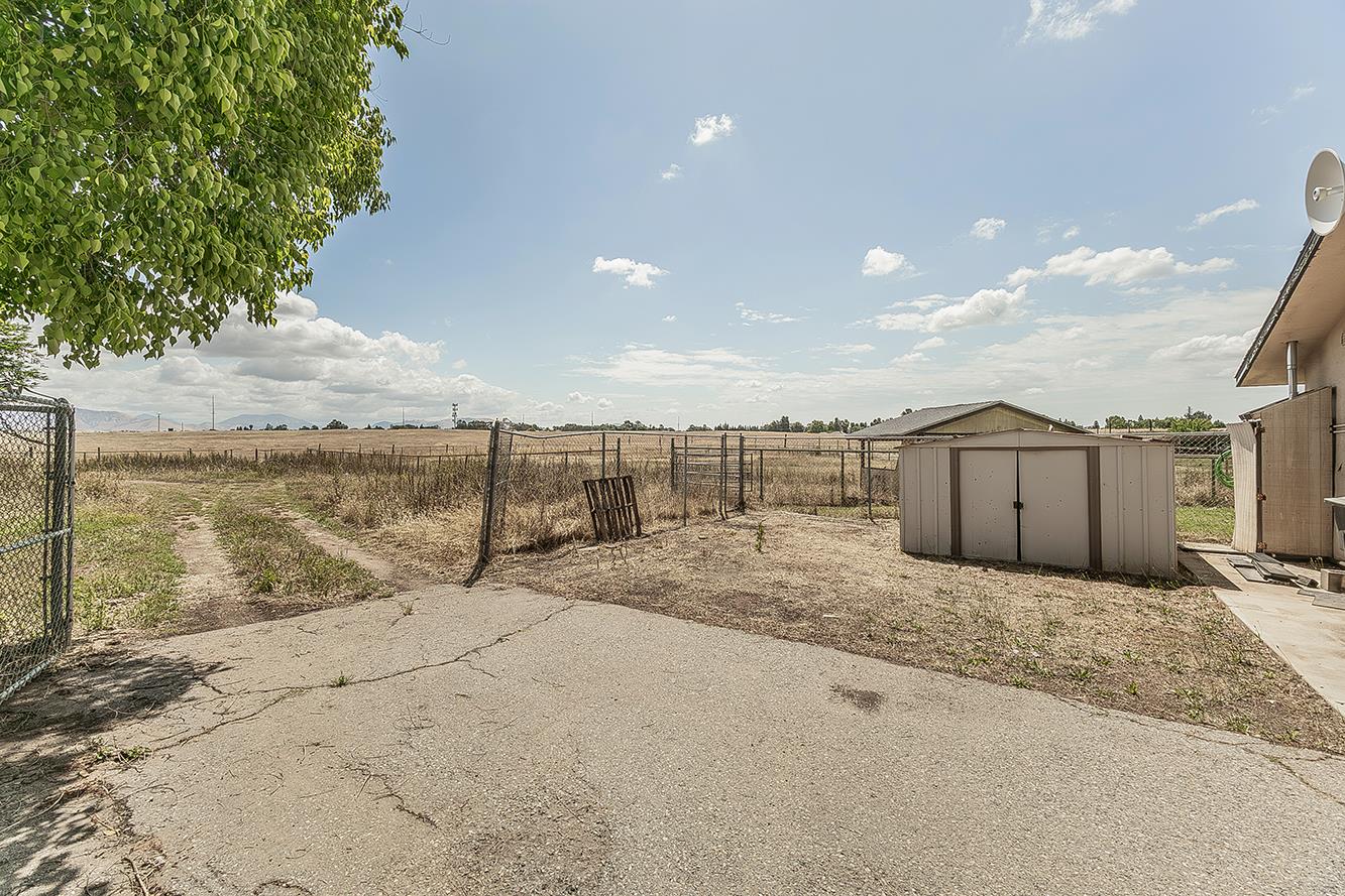 5276 Poinsetta Ave, Clovis, CA 93619