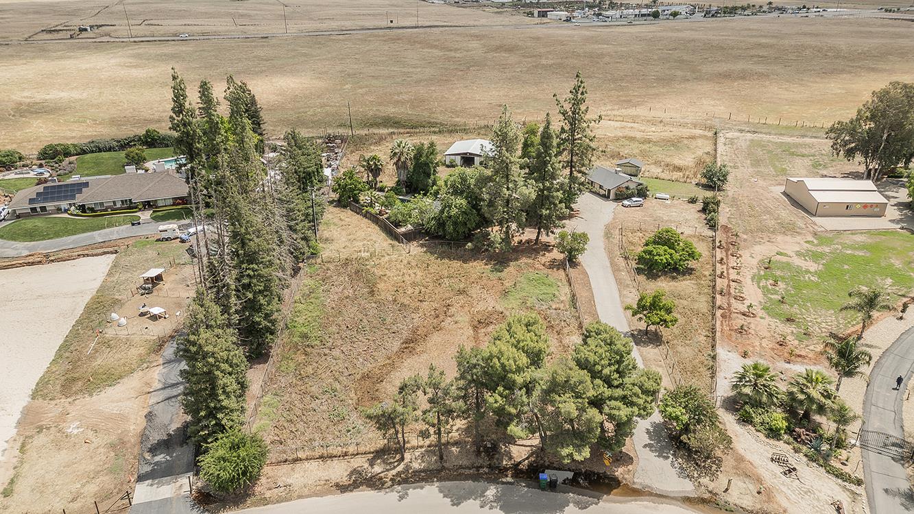 5276 Poinsetta Ave, Clovis, CA 93619