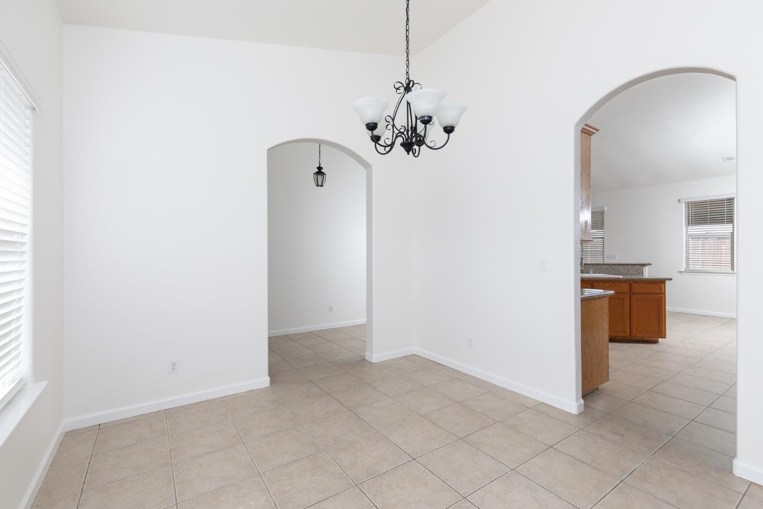 1847 E Lauren Ave, Dinuba, CA 93618