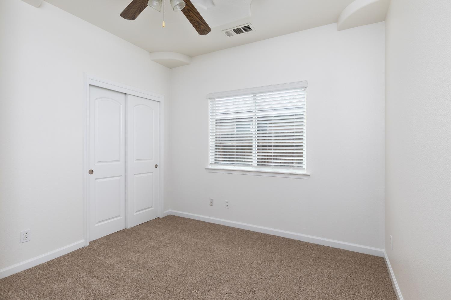 1847 E Lauren Ave, Dinuba, CA 93618