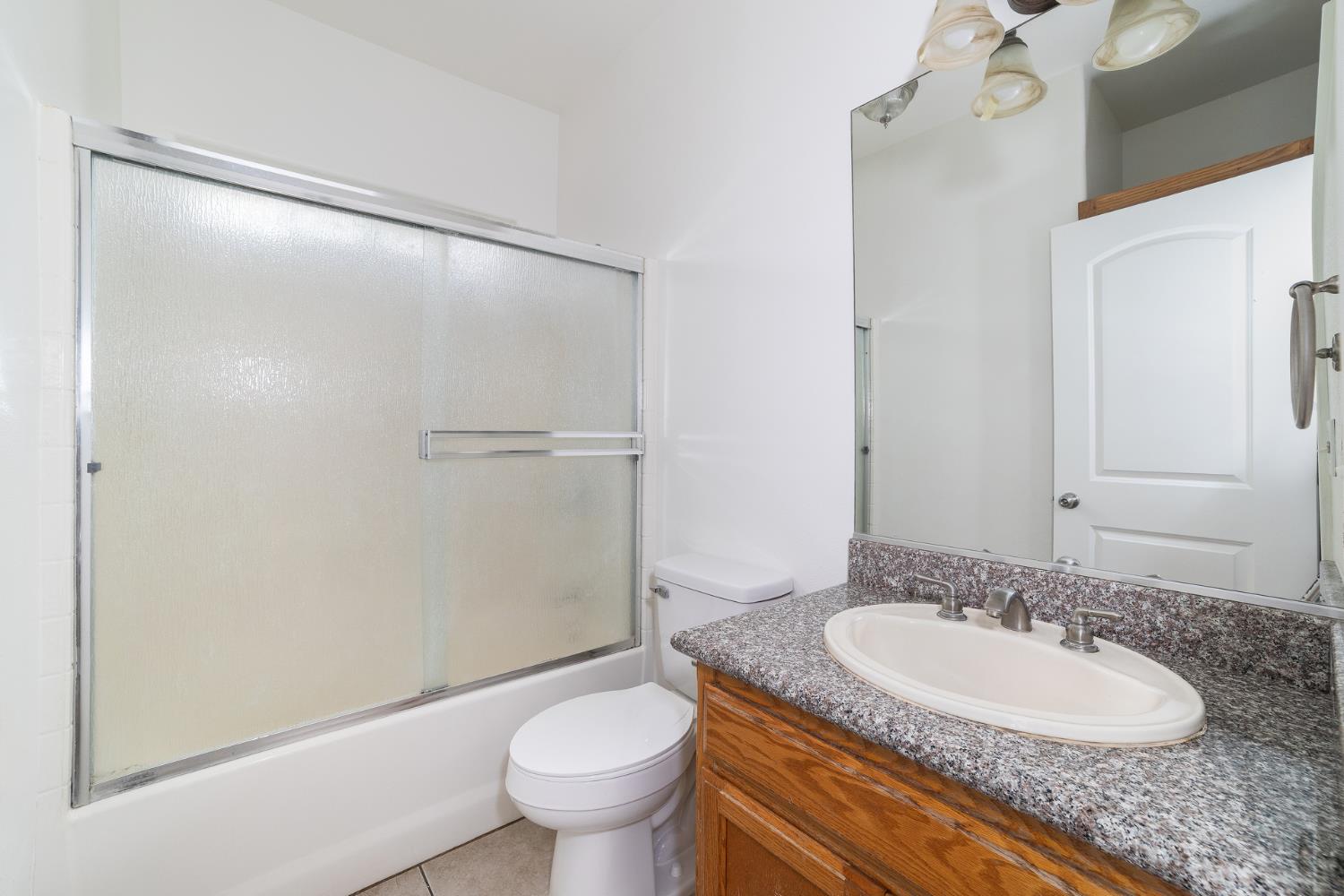 1847 E Lauren Ave, Dinuba, CA 93618