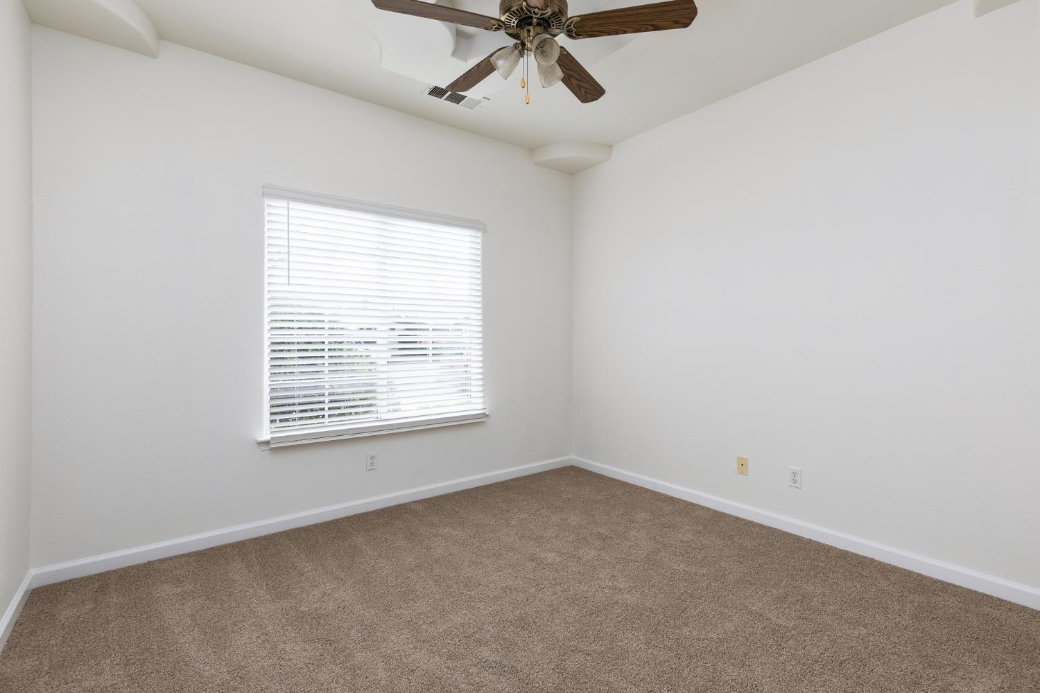 1847 E Lauren Ave, Dinuba, CA 93618