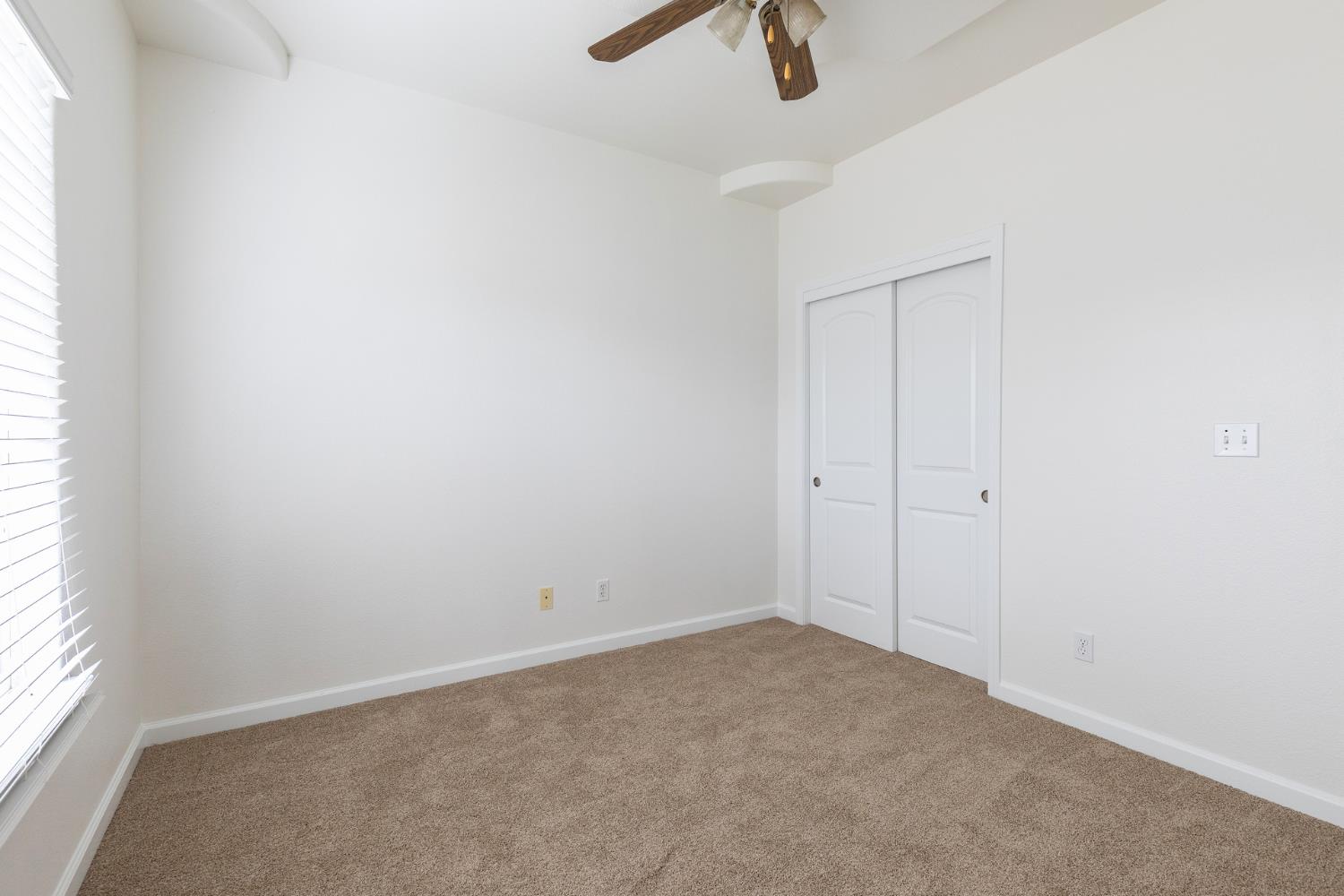 1847 E Lauren Ave, Dinuba, CA 93618