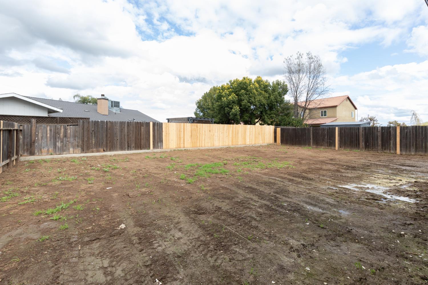 1847 E Lauren Ave, Dinuba, CA 93618