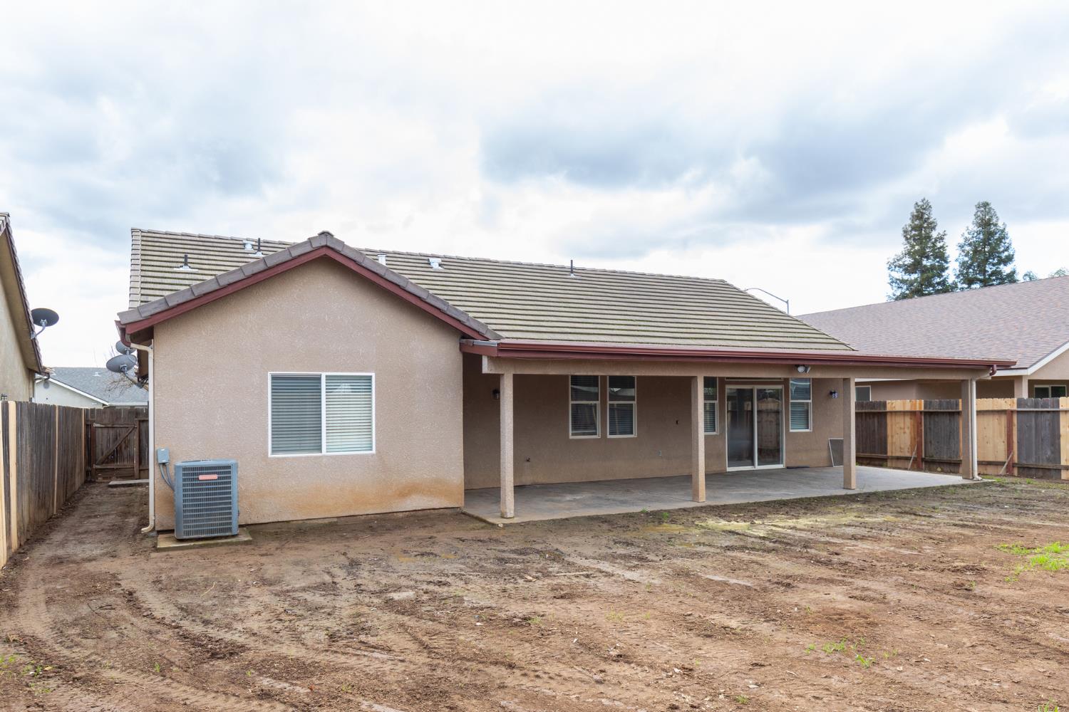 1847 E Lauren Ave, Dinuba, CA 93618