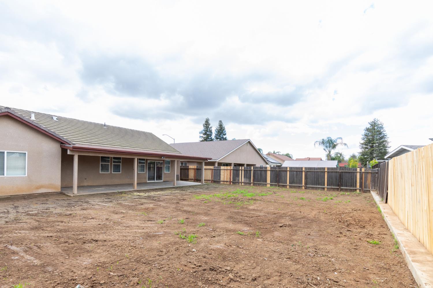 1847 E Lauren Ave, Dinuba, CA 93618