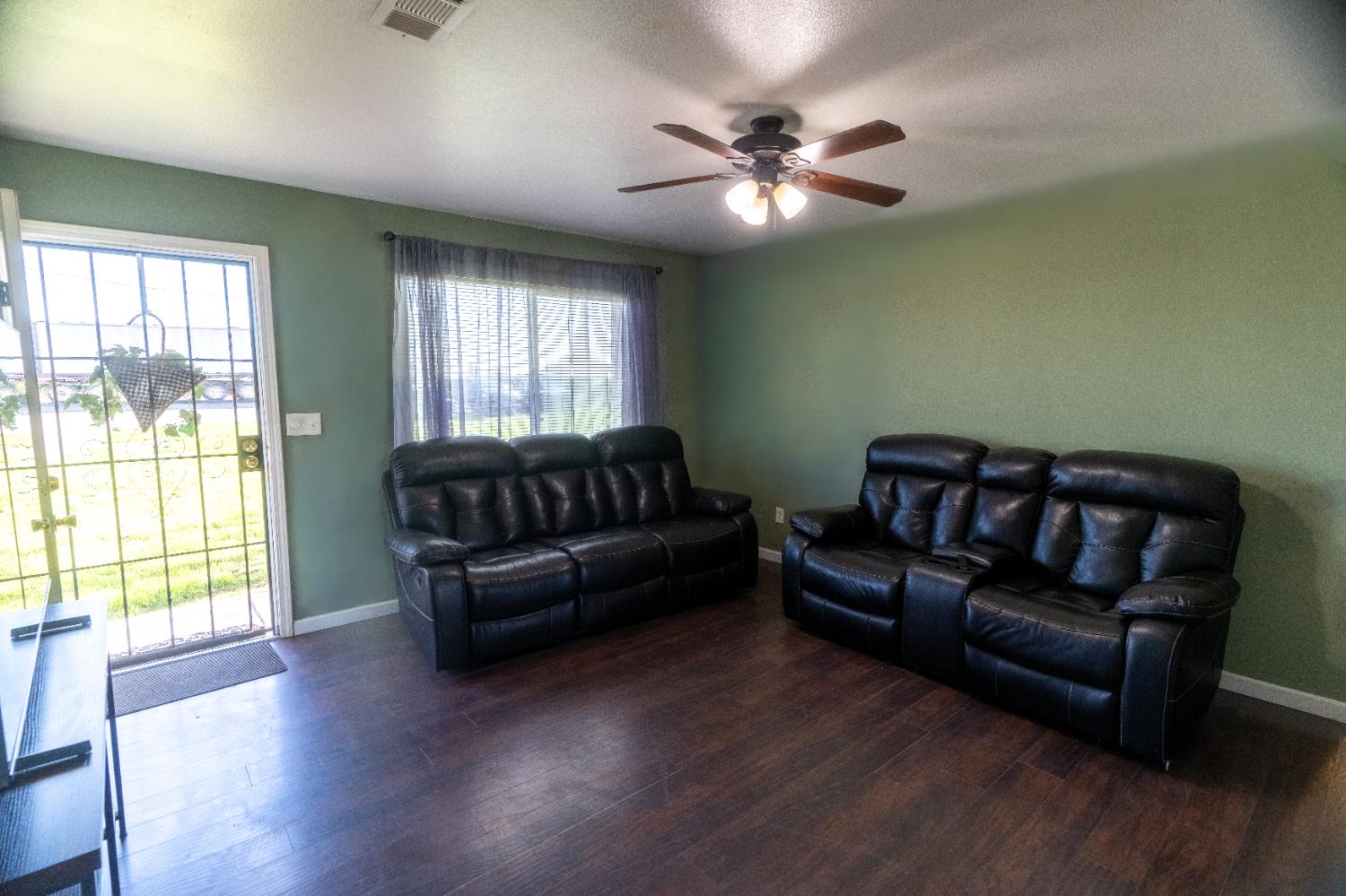 4212 Merritt Dr, Traver, CA 93673