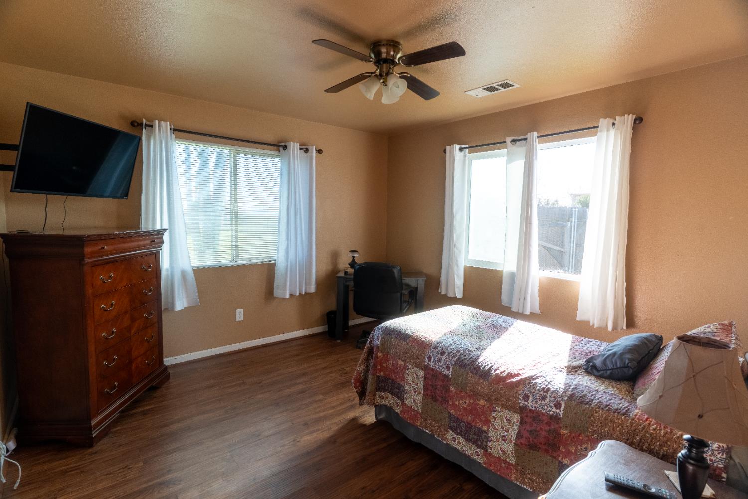 4212 Merritt Dr, Traver, CA 93673