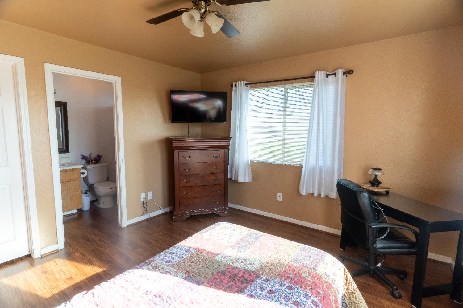 4212 Merritt Dr, Traver, CA 93673