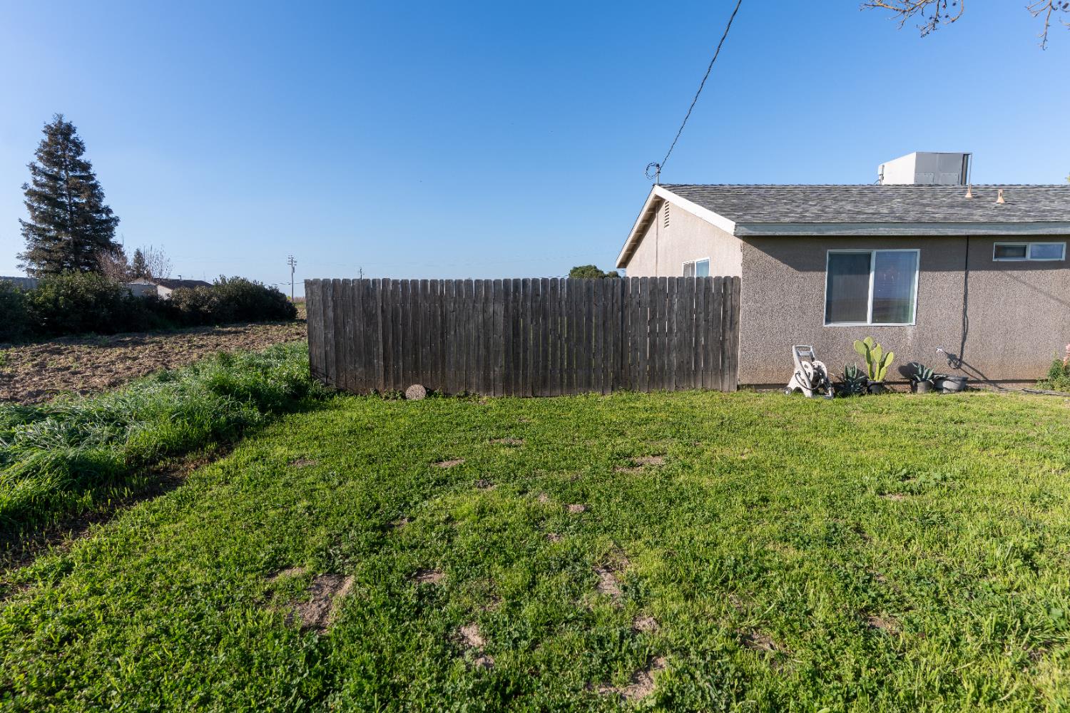 4212 Merritt Dr, Traver, CA 93673