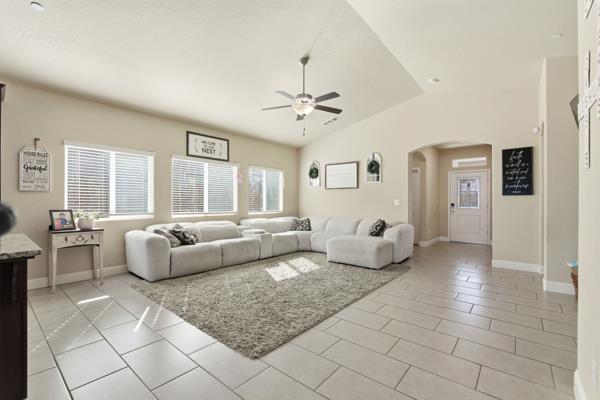 1150 Fire Fall Ave, Lemoore, CA 93245