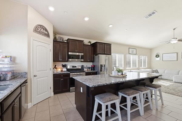 1150 Fire Fall Ave, Lemoore, CA 93245