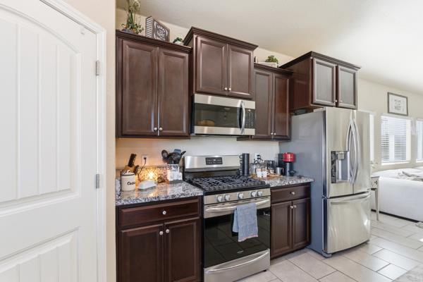 1150 Fire Fall Ave, Lemoore, CA 93245