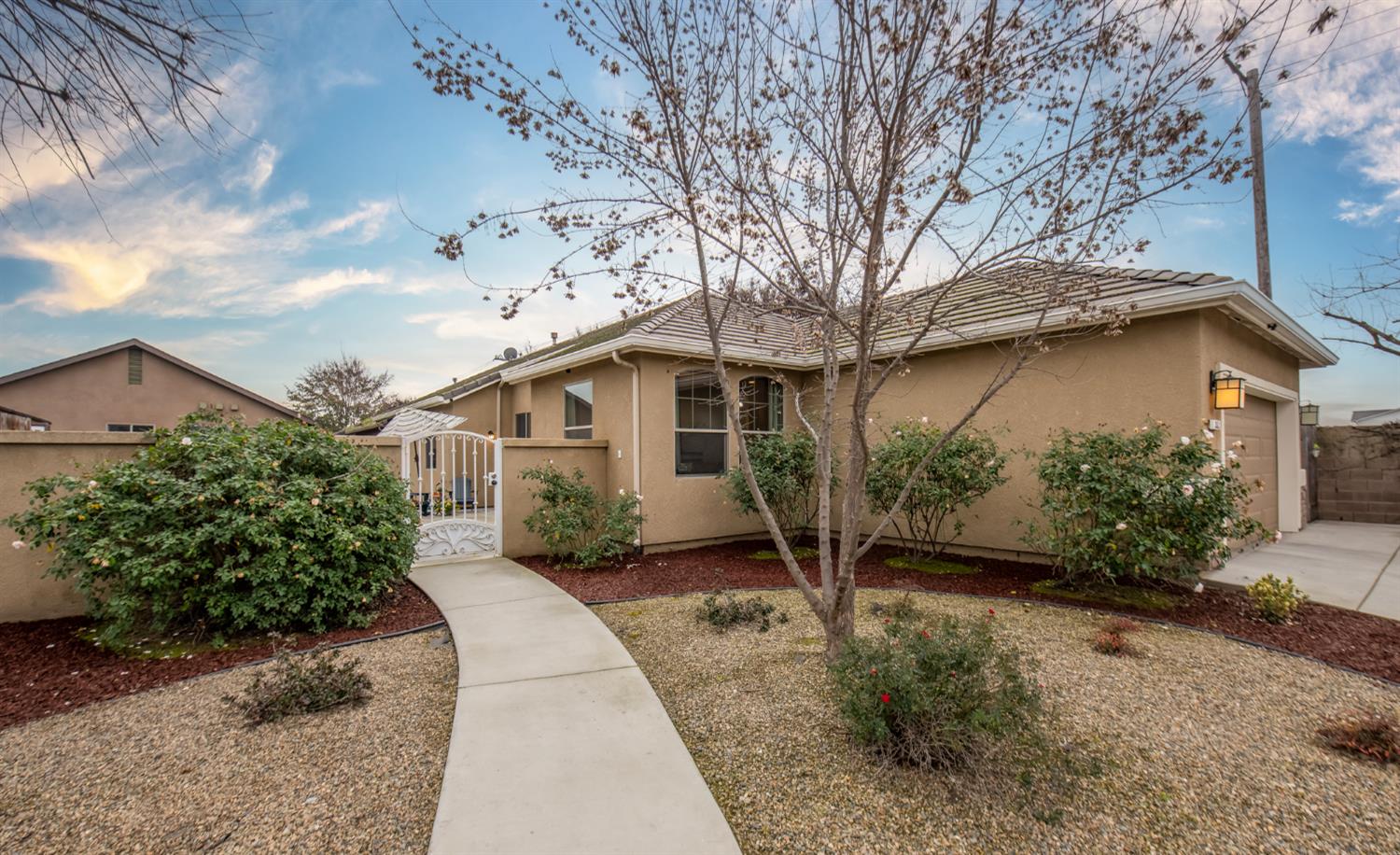 352 S Wind Ct, Visalia, CA 93292